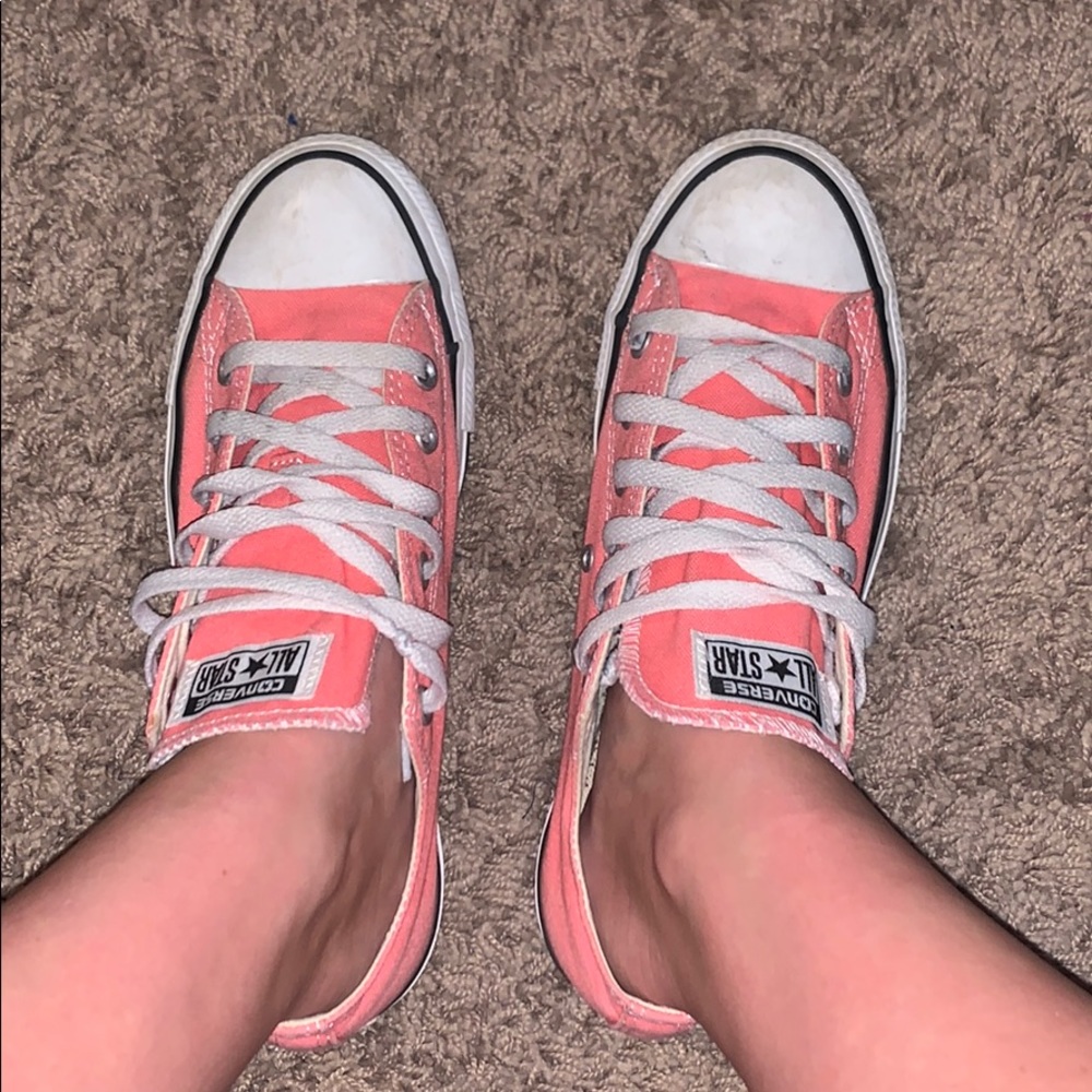 Bubblegum pink converse